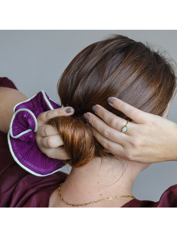 By Stær - By STær LILJE SCRUNCHIE