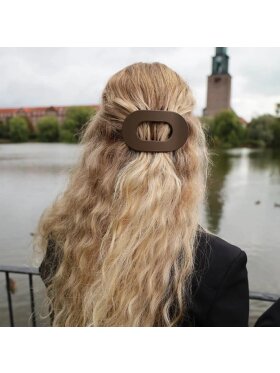By Stær - EVA HÅRKLEMME - Mellem