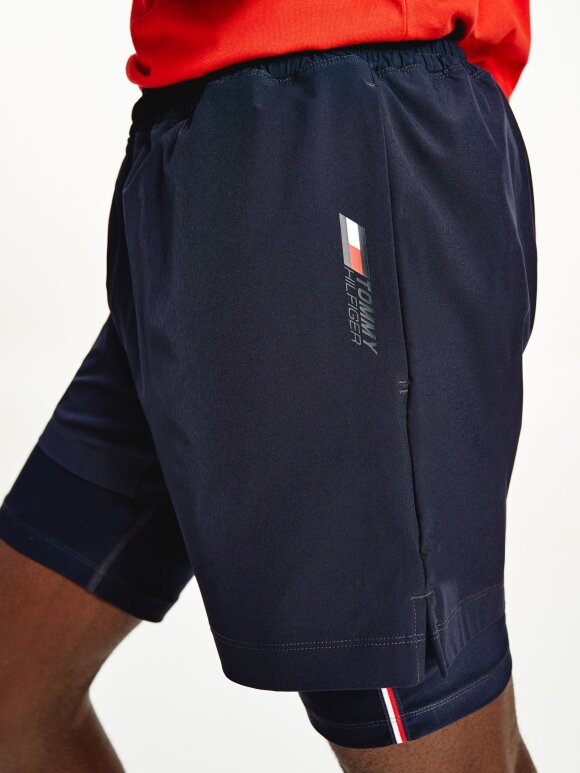Tommy Hilfiger - 2-IN-1 TRAINING SHORTS